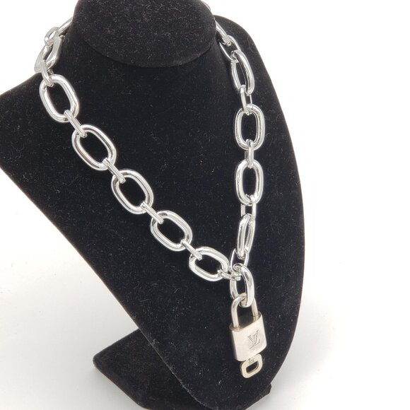 Authentic Louis Vuitton Lock & Key with Unbranded Silver Plated Chain Necklace - Picture 2 of 6
